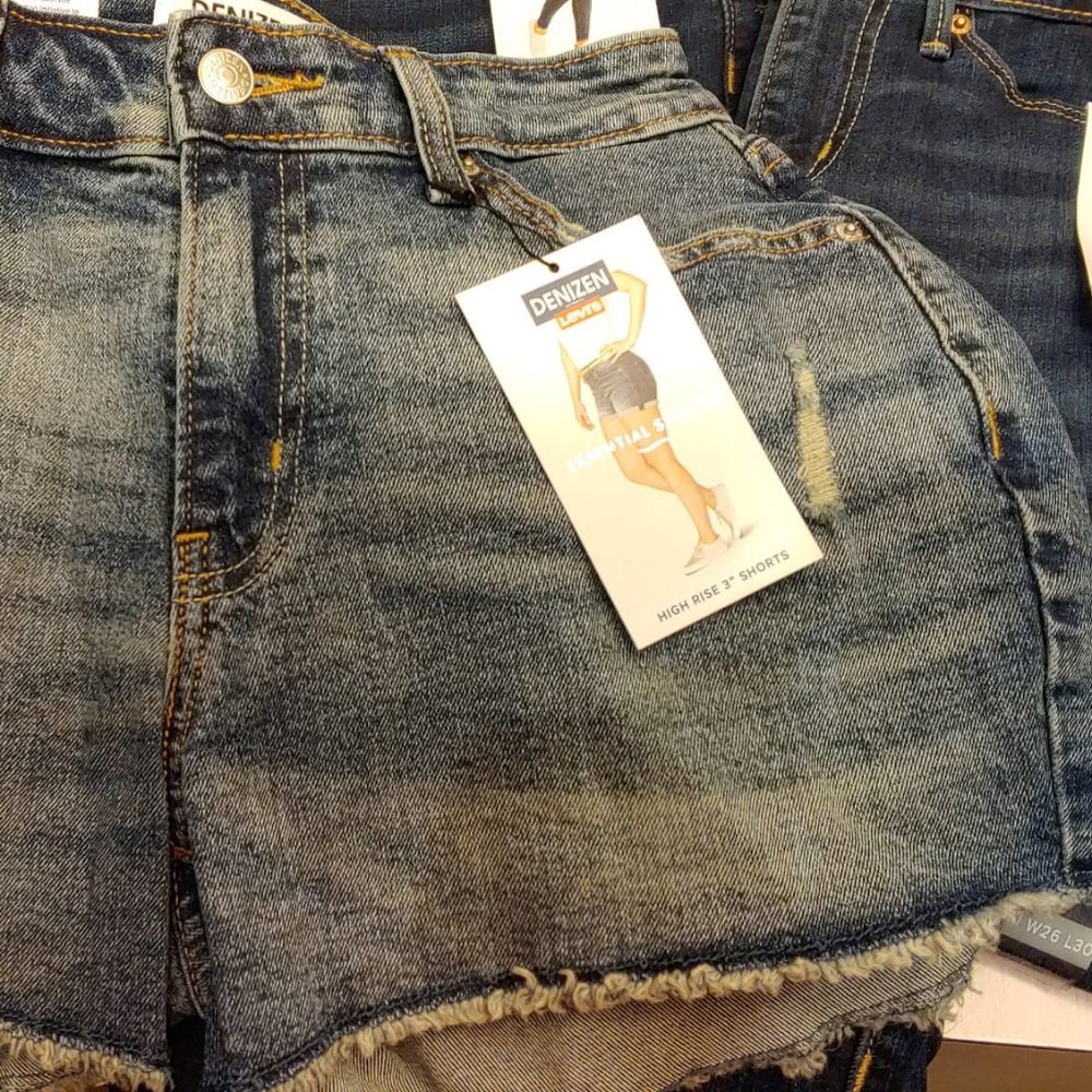 Levi's® Women's High-Rise 3" Jean Shorts - Picture 5 of 7